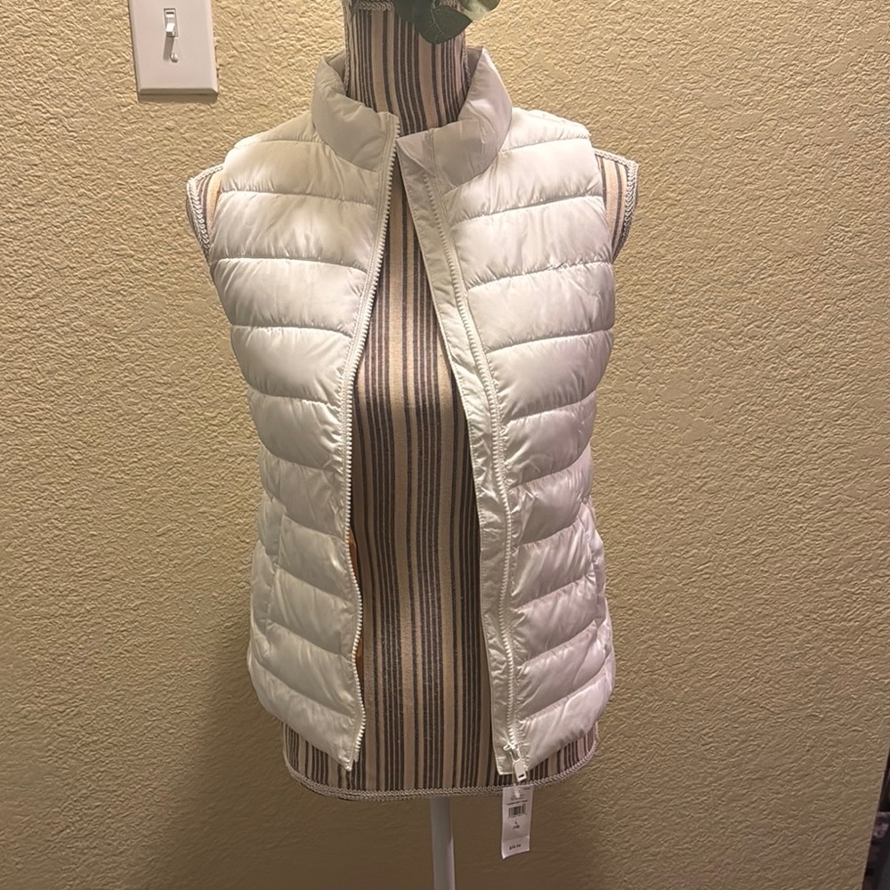 Gap Girl’s White Puffer Vest